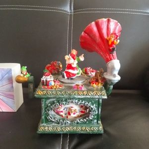Christmas Cheer Porcelain Santa Shop Dancing Music Box.